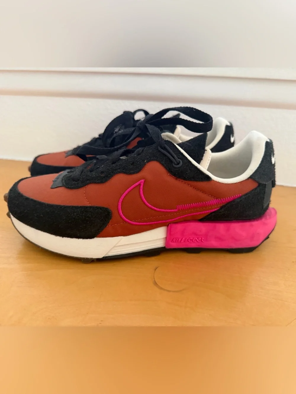 NIKE Fontanka Waffle - woman's size 7